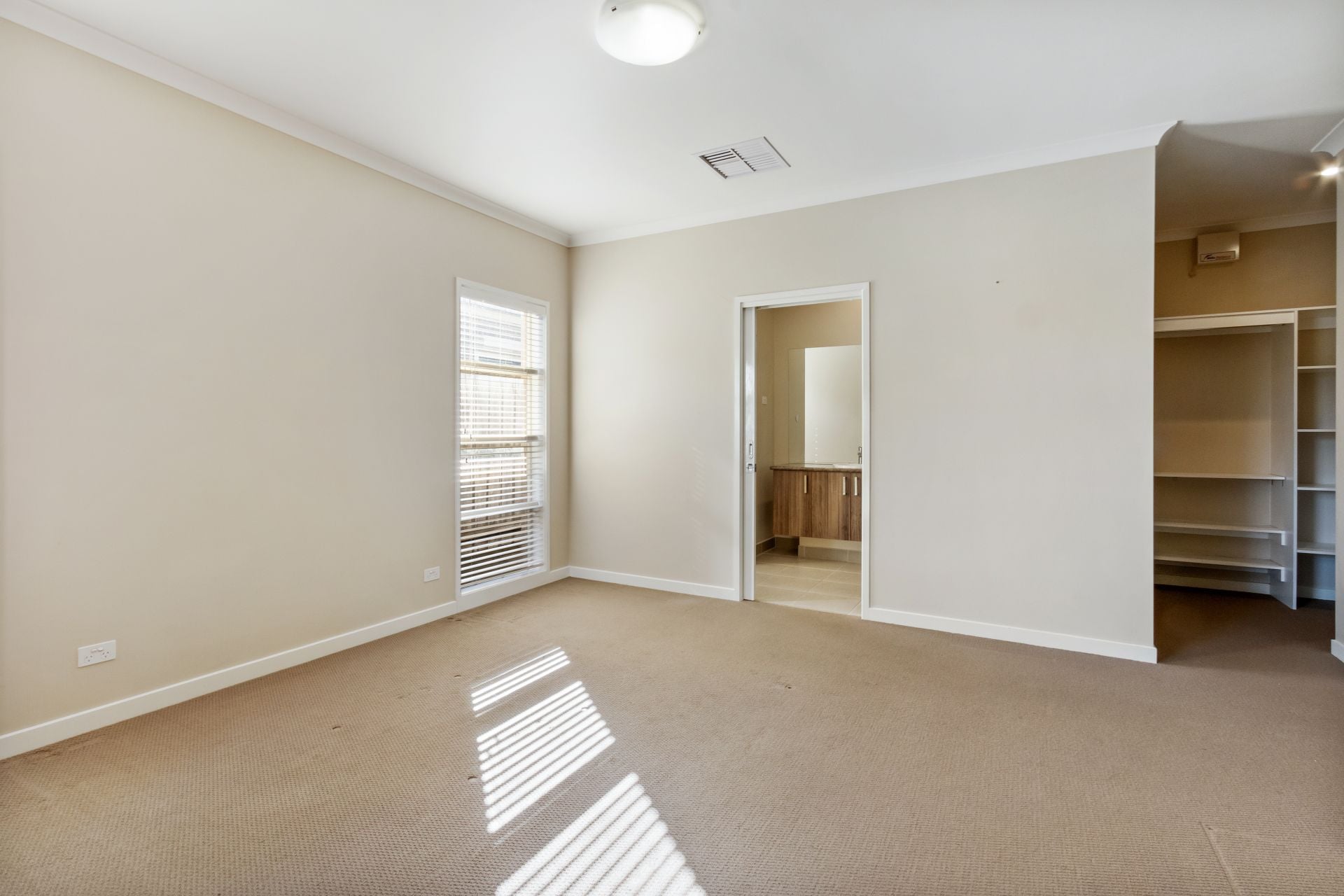 CONVENIENT & MODERN STYLE LIVING