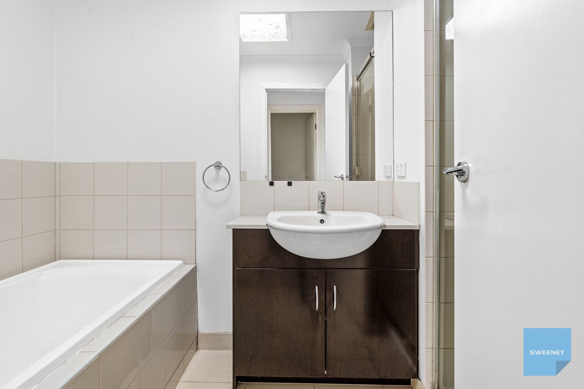 2/4 Hopetoun Green, Caroline Springs - Thumbnail 4