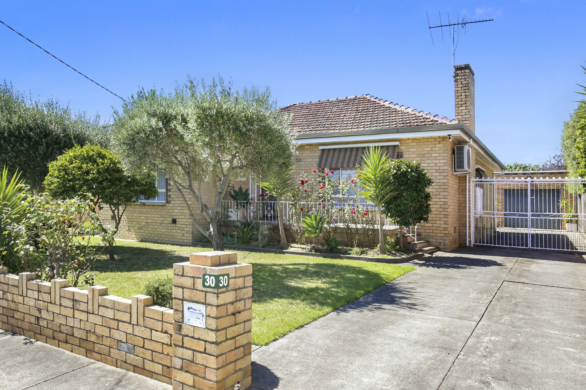 Real Estate For Lease 30 Glasgow Avenue Reservoir , VIC