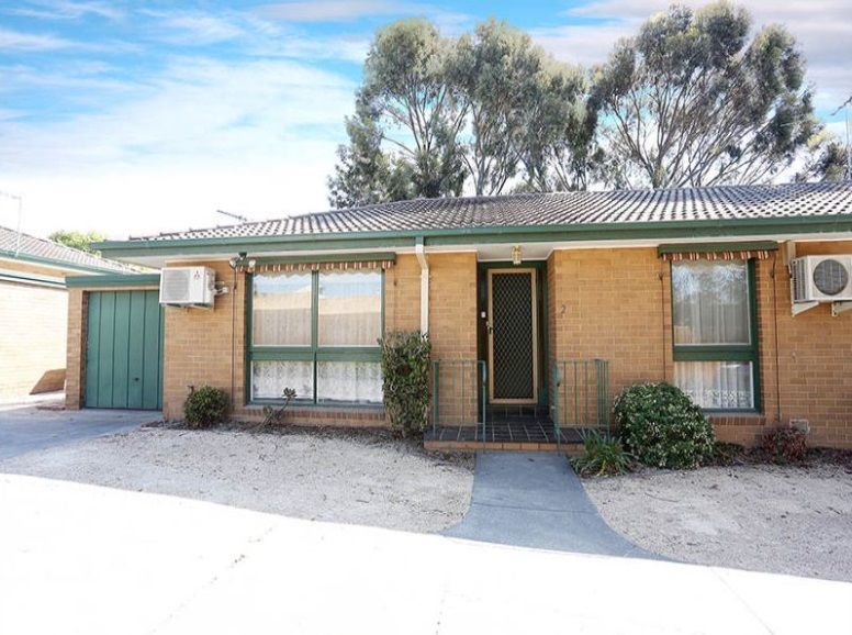 Perfectly Located, 2 Bedroom Unit!