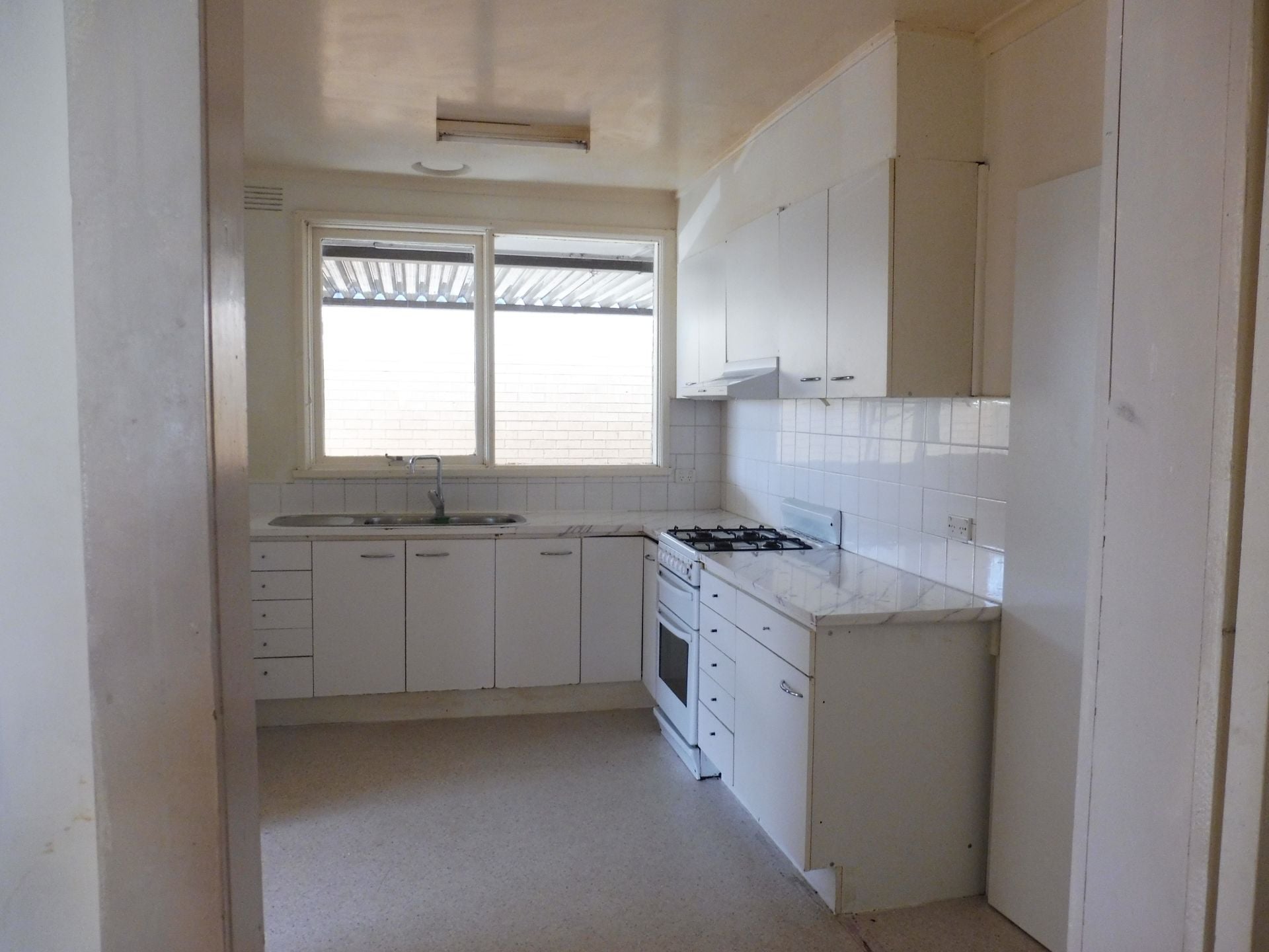 LOW MAINTENANCE PROPERTY IN AN IDEAL LOCATION
