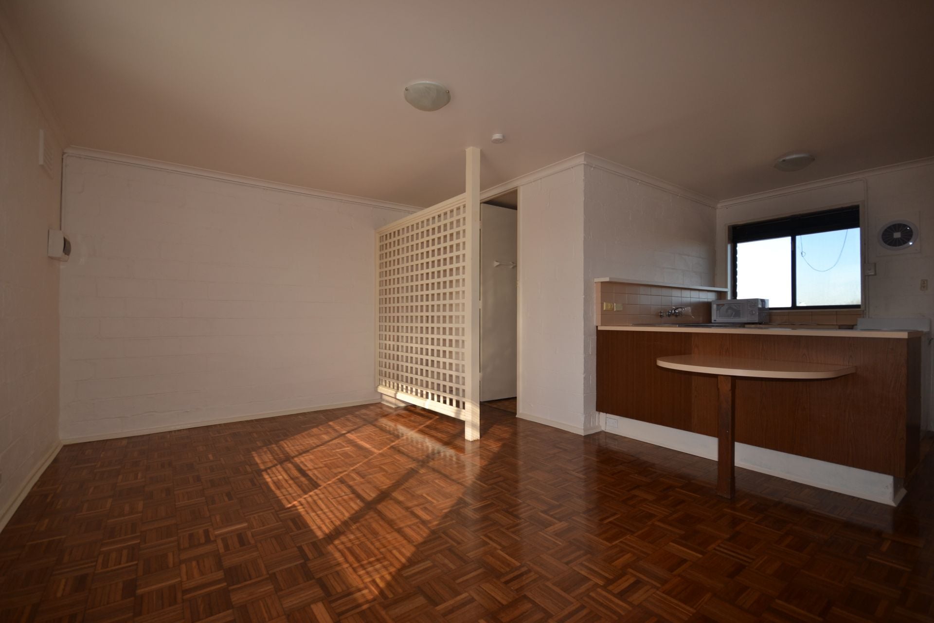 RENOVATED STUDIO
