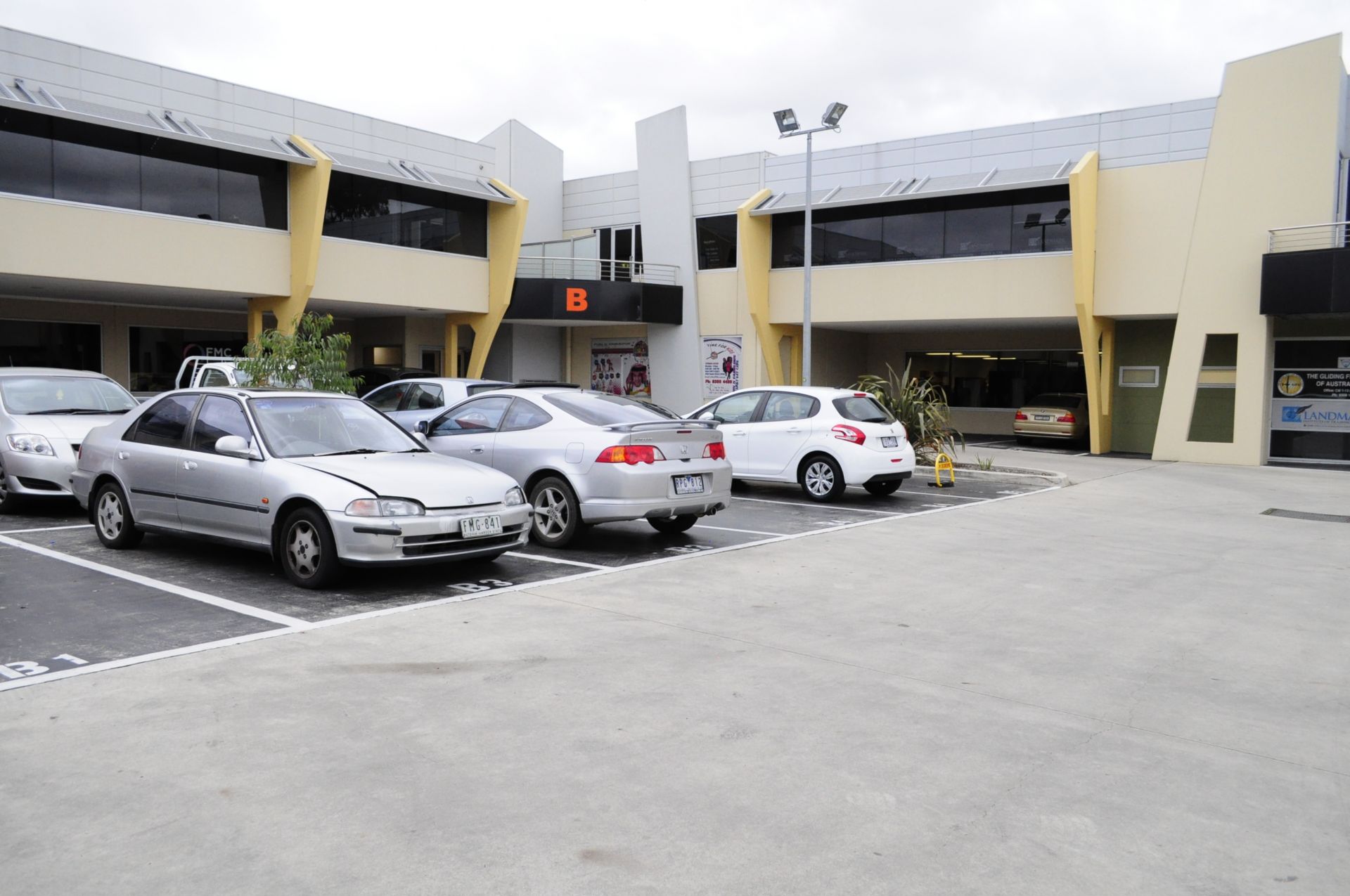 PROFESSIONAL OFFICE SUITE AT AN AFFORDABLE PRICE