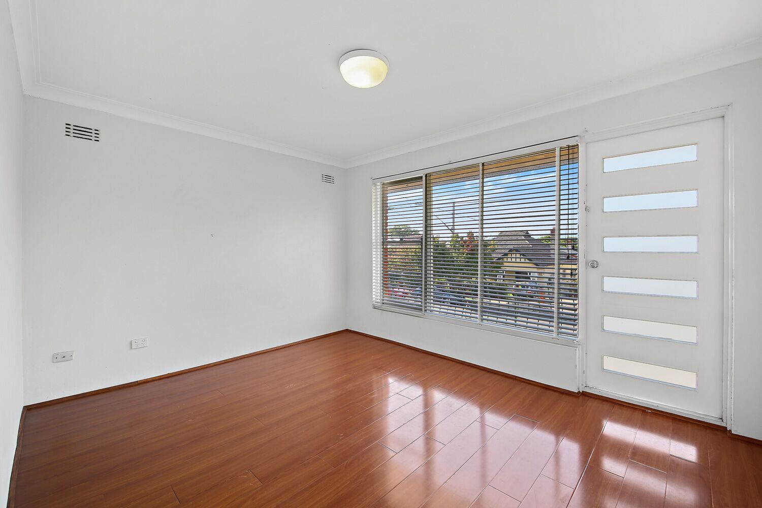 Light and Airy Renovated 2 Bedroom Unit