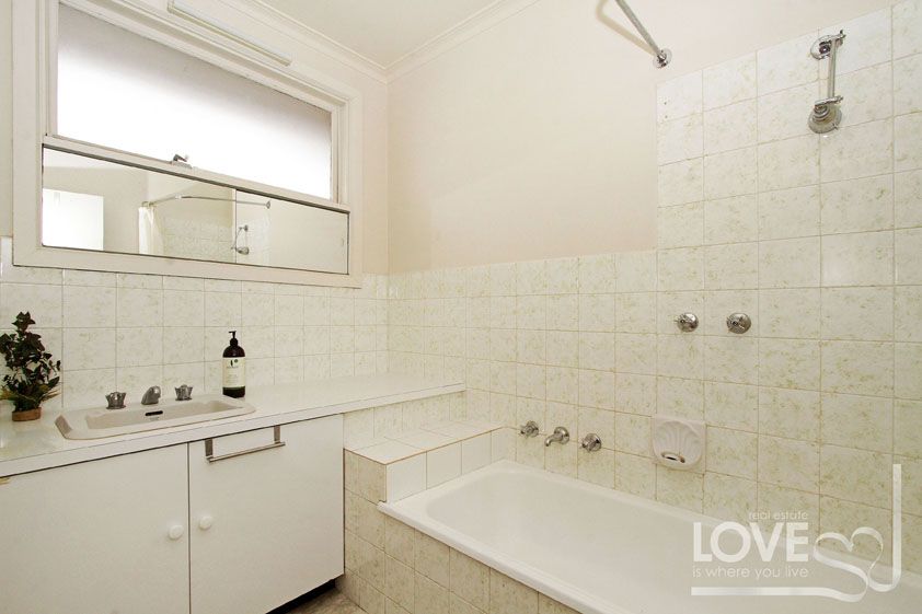The perfect Kew home in the perfect Kew position! 
* 6 Month Lease*