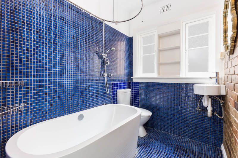 Art Deco Apartment in Convenient Location