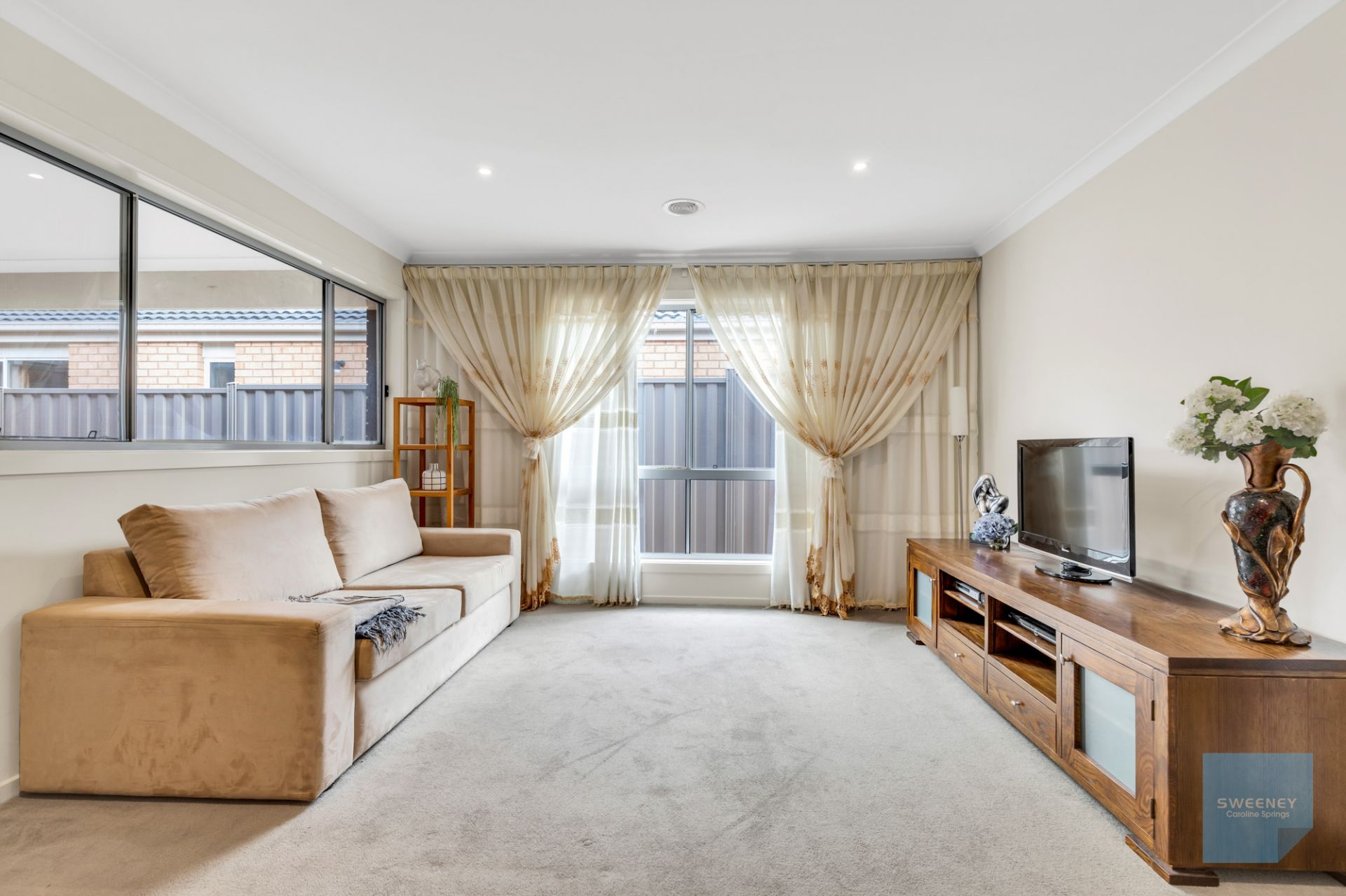 30 Hascombe Drive, Caroline Springs - Thumbnail 8