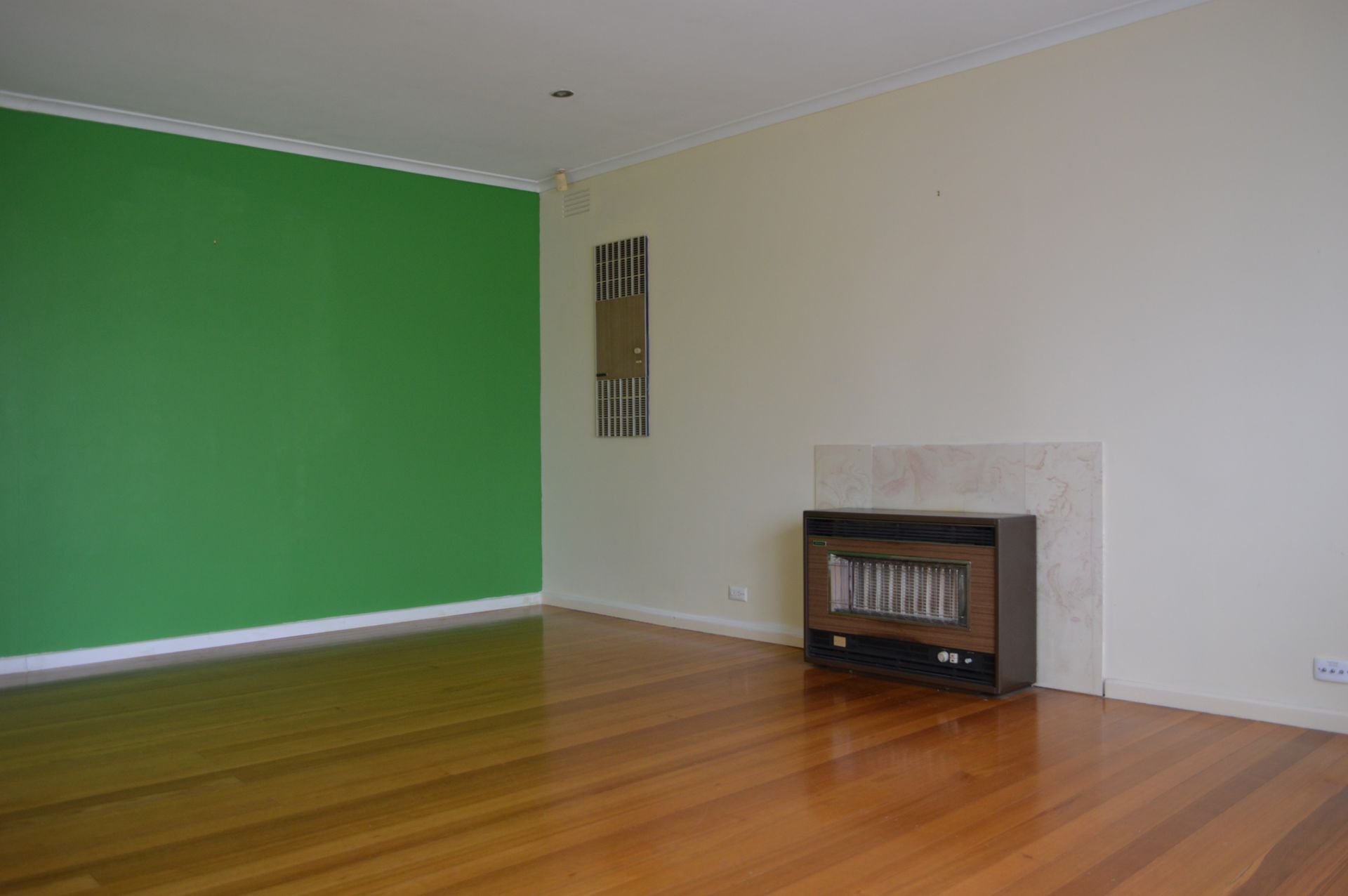 PRIME LOCATION    *Insp Tue 5th Dec @ 4:40pm*