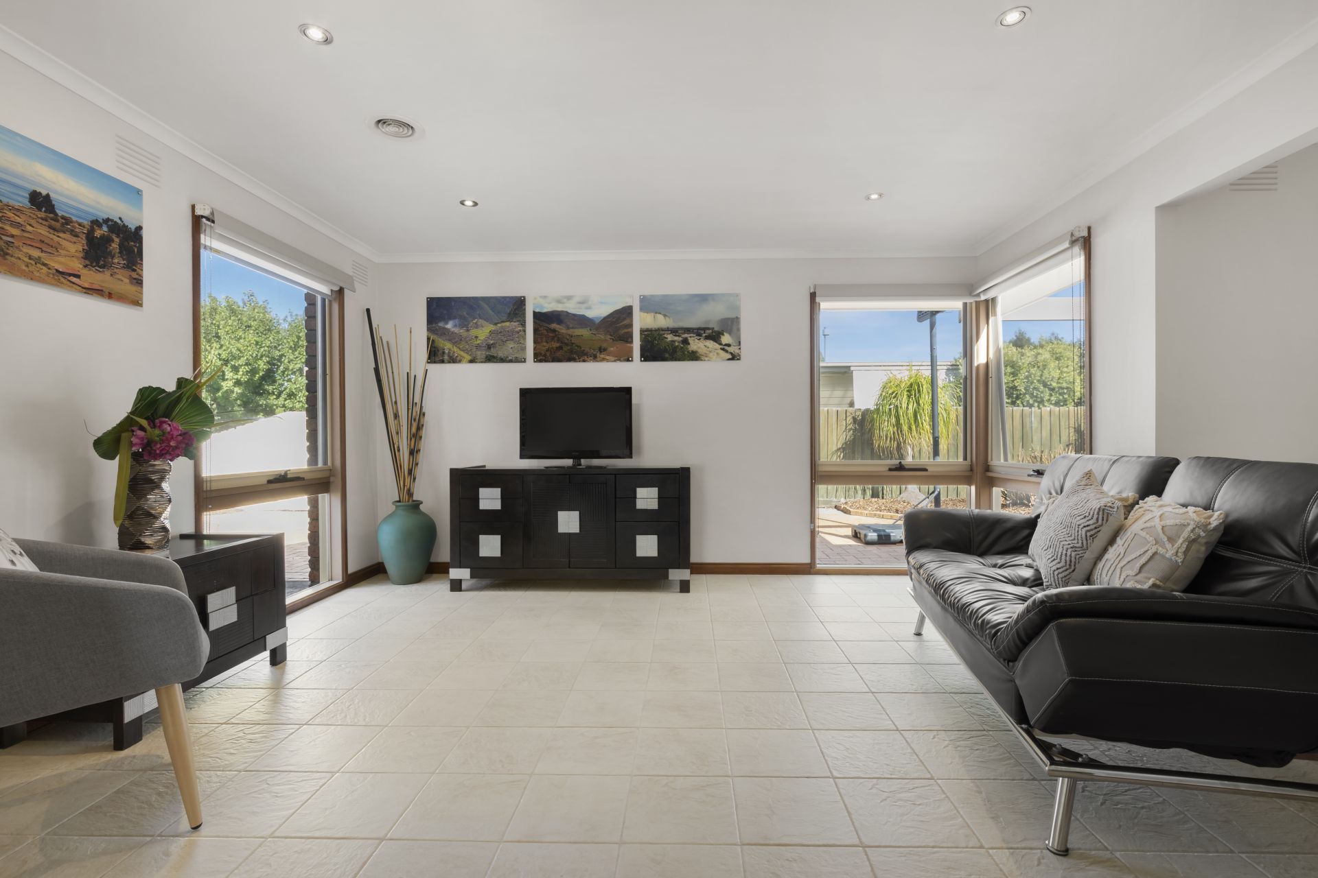 Timeless Style With An Alluring Alfresco