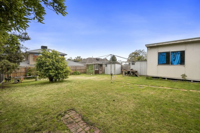 37 Jindabyne Avenue, Chadstone - Thumbnail 2