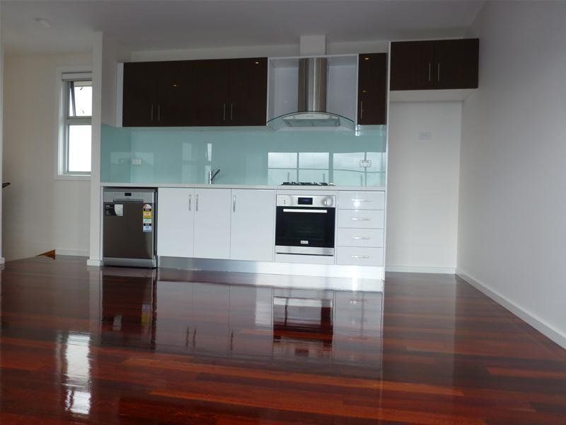 Perfectly presented townhouse available now!
