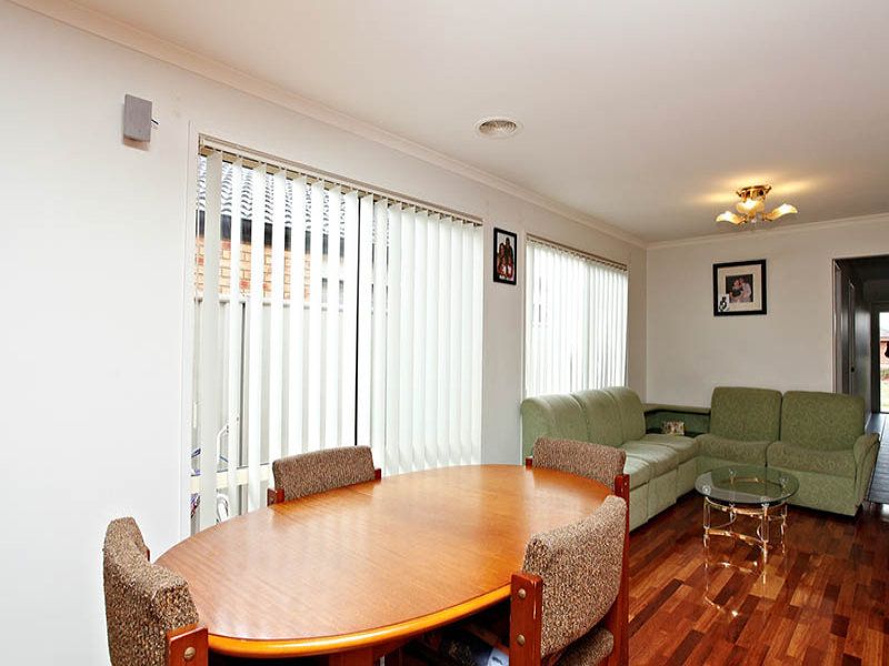 22 Willandra Loop, Caroline Springs - Thumbnail 6