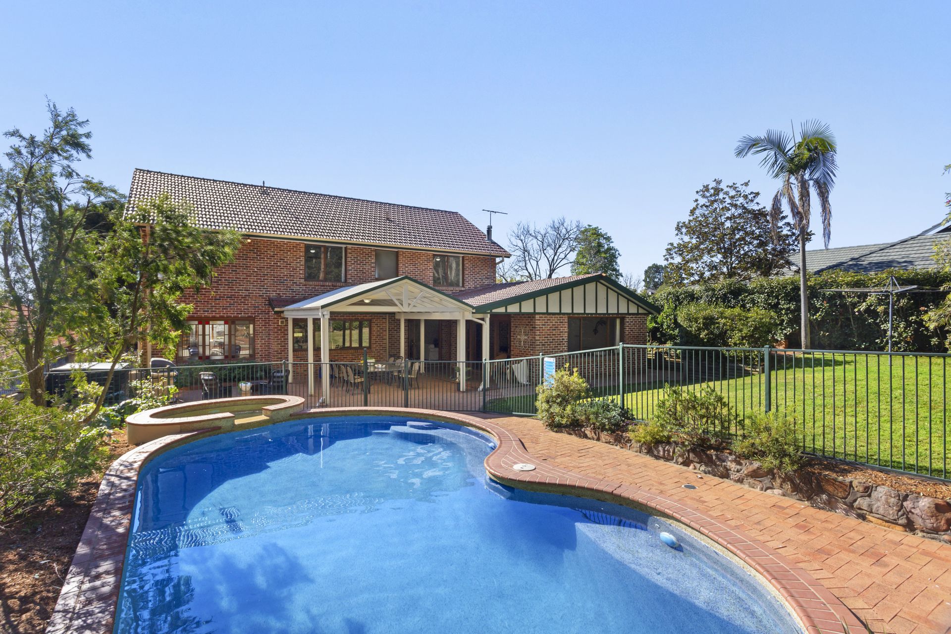 Real Estate For Sale 18 Harlech Court Castle Hill , NSW