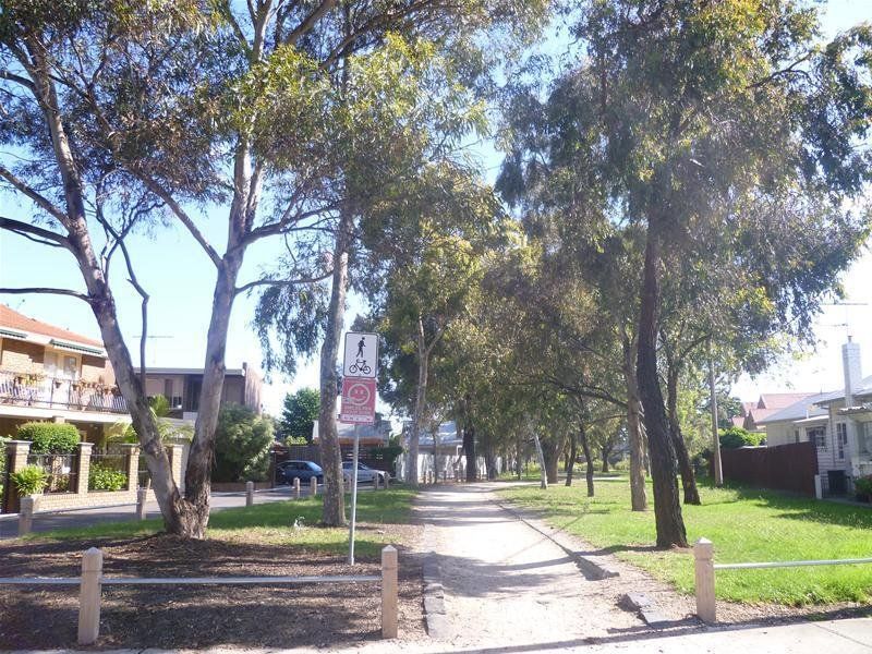 One Bedroom Apartment in a Quaint Corner of Thornbury.