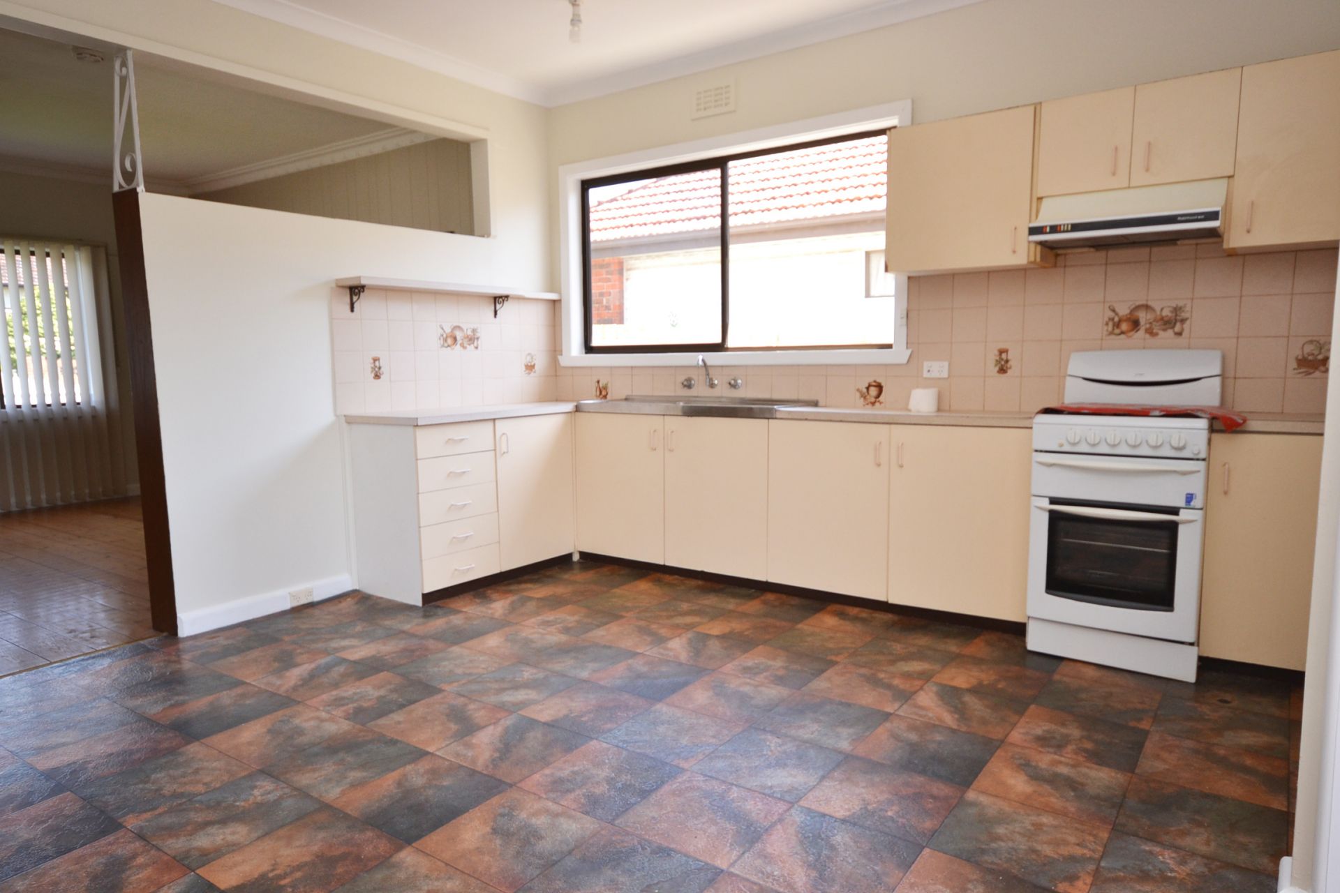 FABULOUS LOCATION & PRICED TO PLEASE