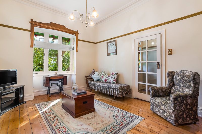 Edwardian Charm In Ivanhoe