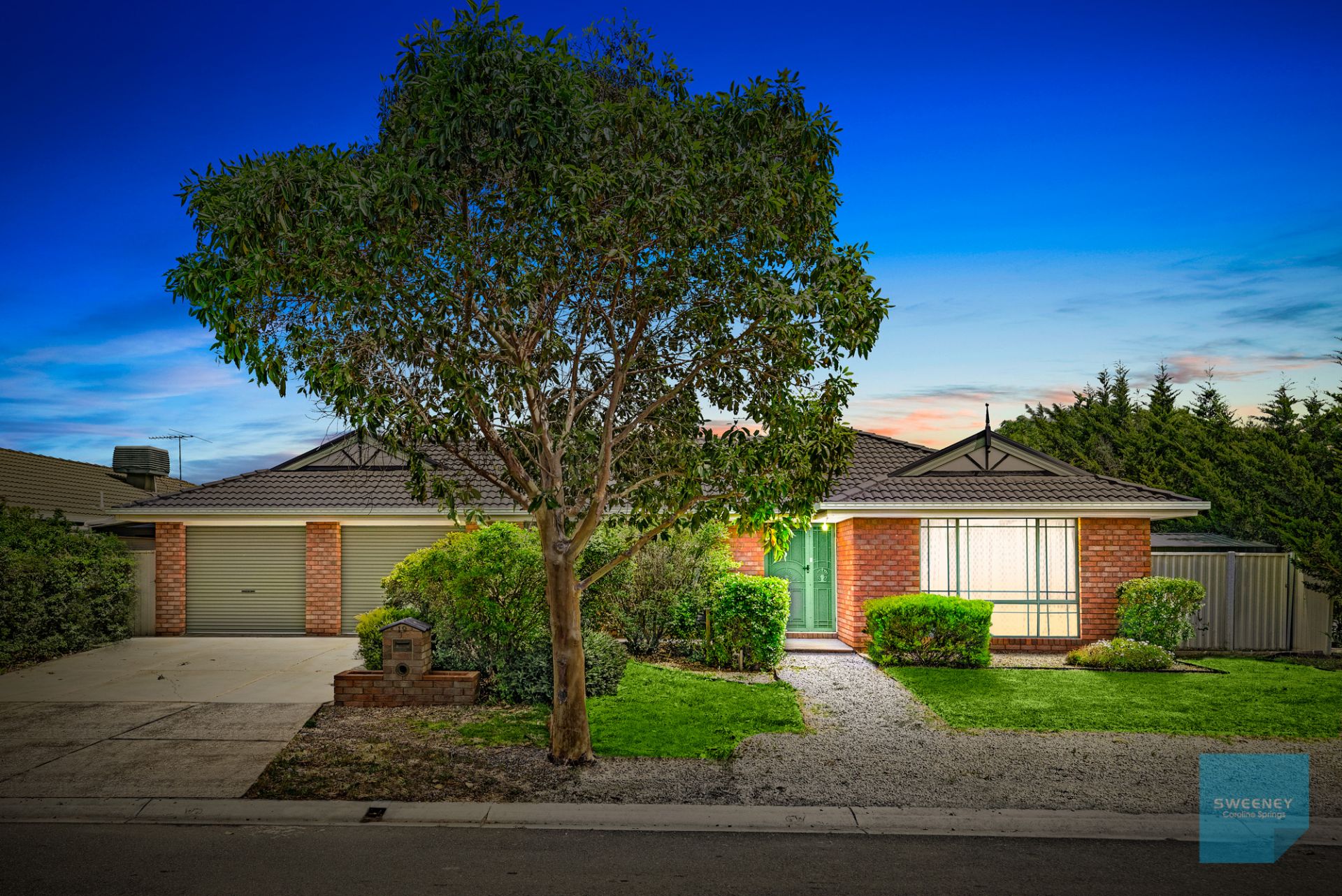 19 Stoneman Turn, Caroline Springs - Thumbnail 2