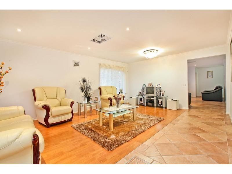 22 Lanaghan Avenue, Caroline Springs - Thumbnail 6