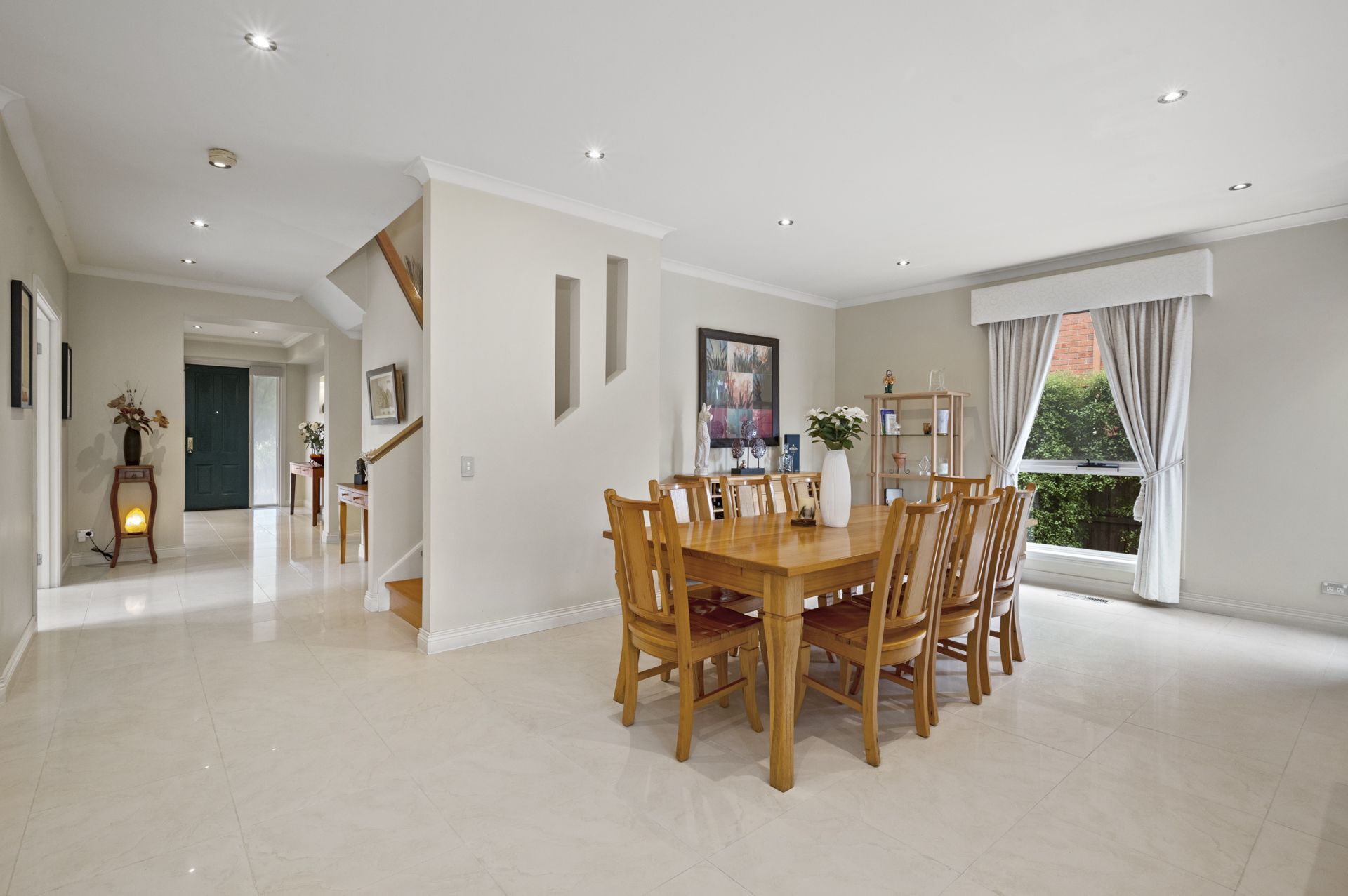 IMPRESSIVE FAMILY HOME WITH PRICELESS VIEWS