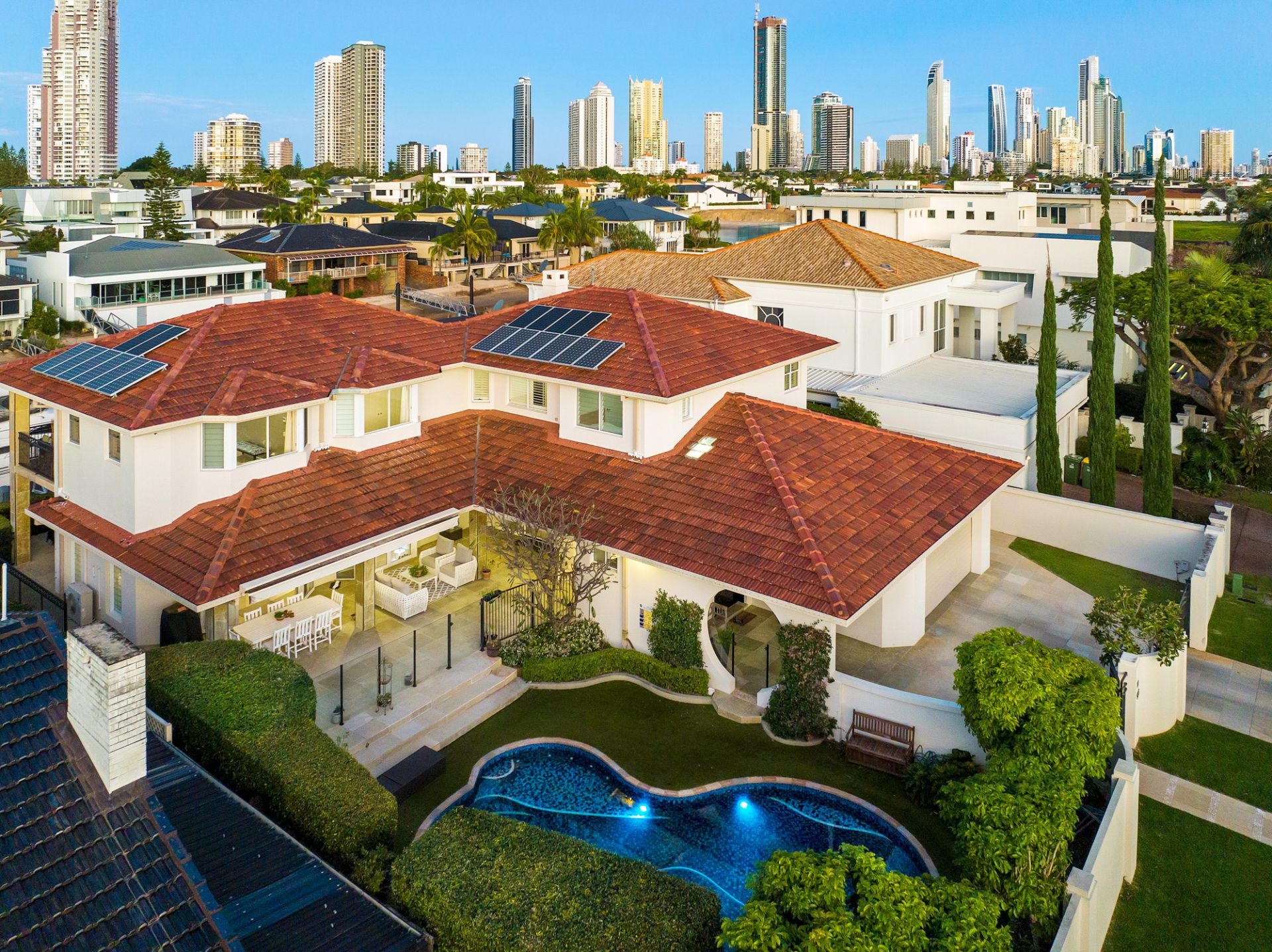 116 Commodore Drive, Paradise Waters - Thumbnail 3