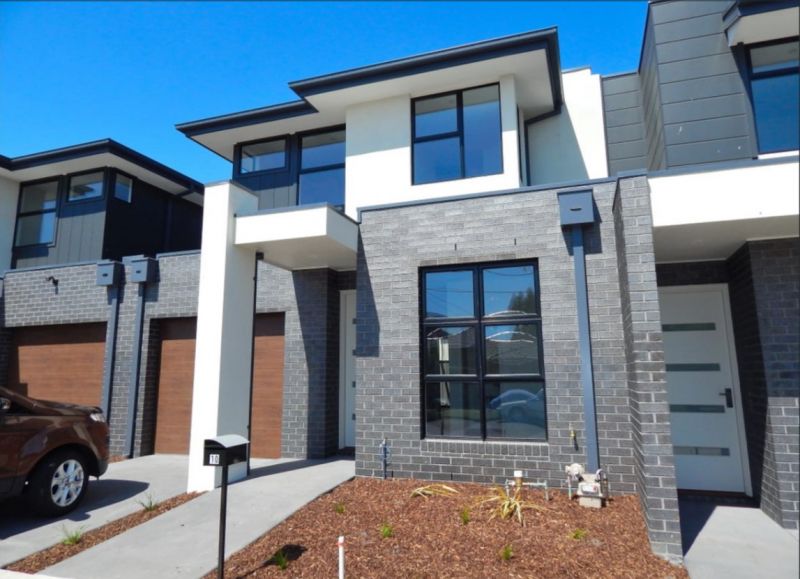10 Long Street, Reservoir