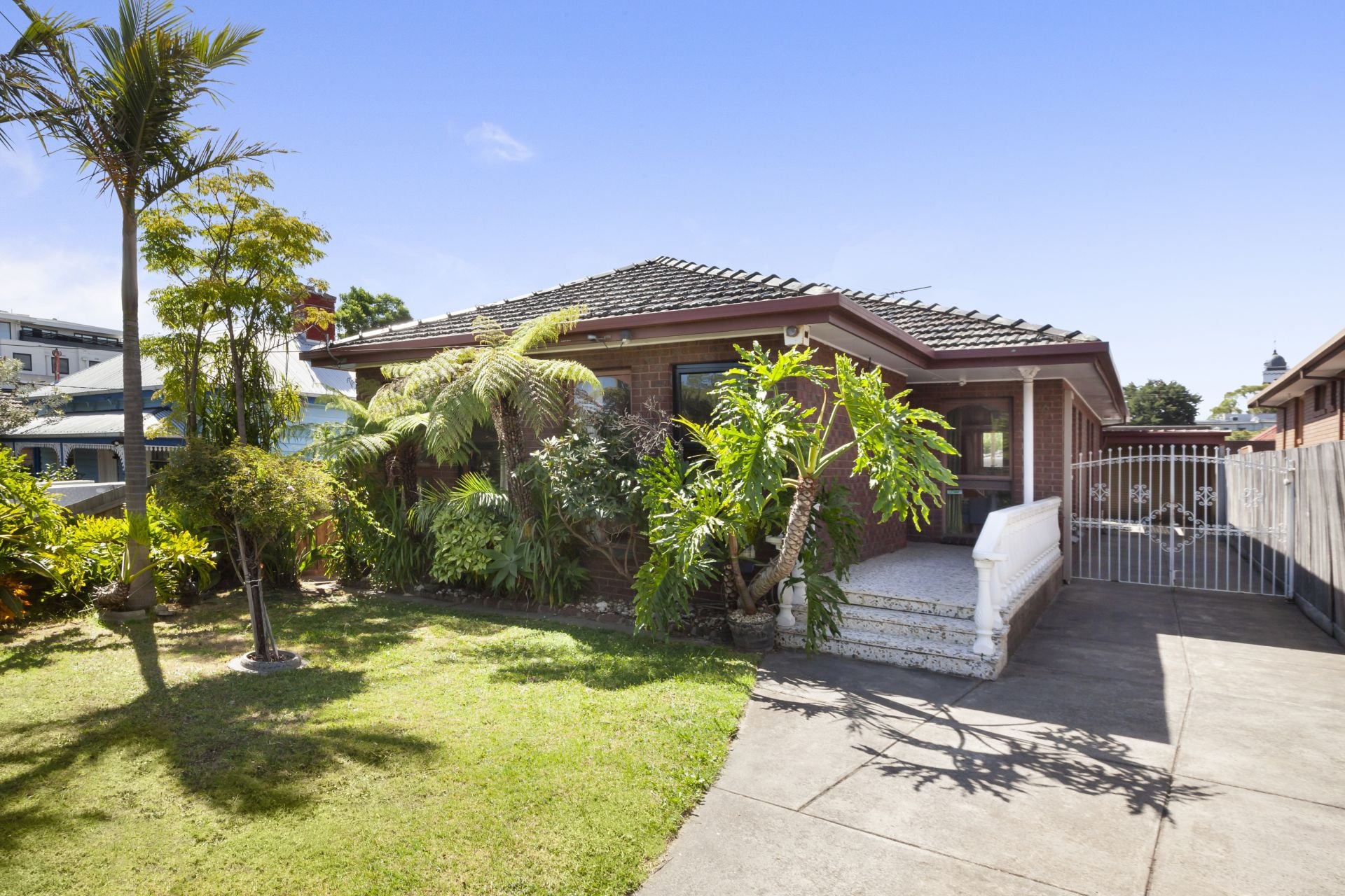 Spacious Three-Bedroom Haven: Comfortable Living in Prime Location