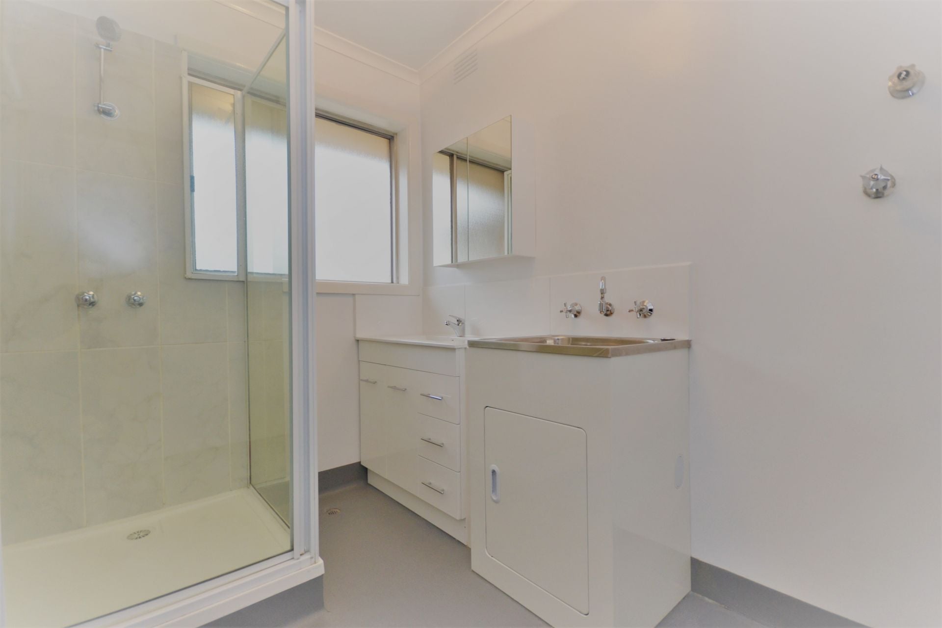 UPDATED EXCELLENCE IN A SUPERB LOCATION
