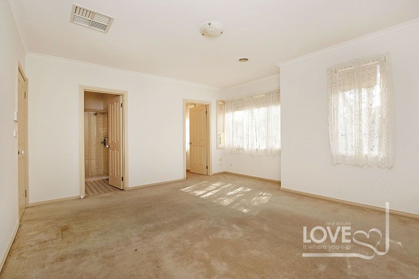 BEAUTIFULLY PRESENTED 3 BEDROOM TOWNHOUSE