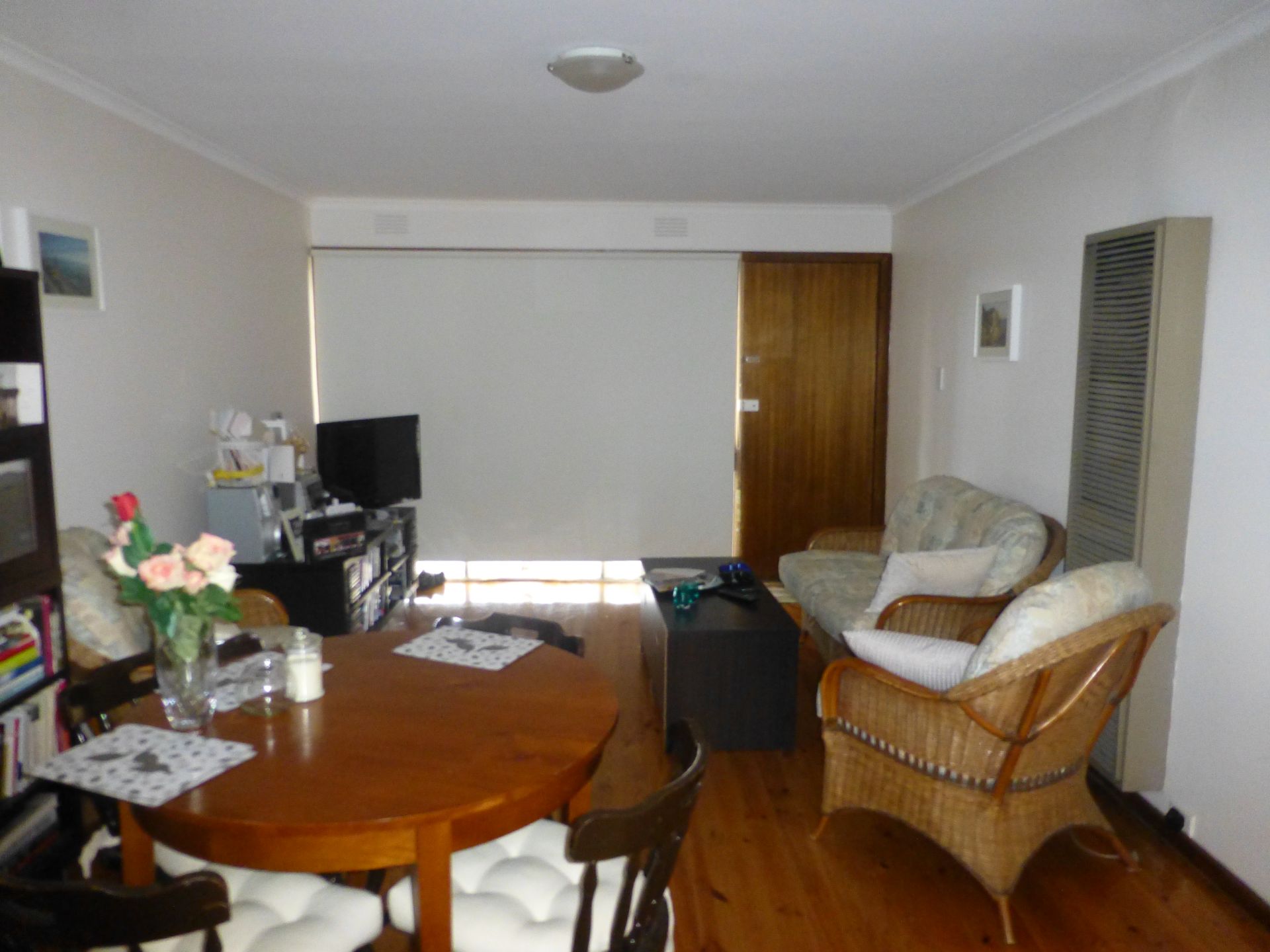 Spacious 2 Bedroom Cosy Unit!