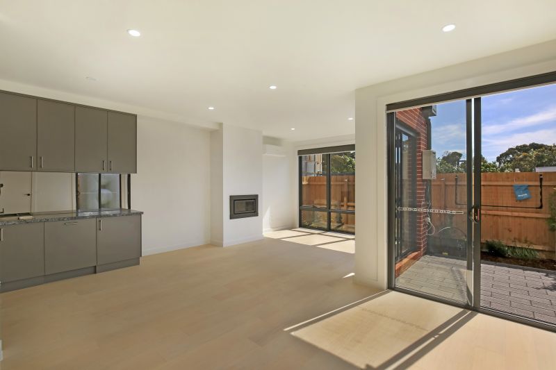 6/215 Separation Street, Northcote