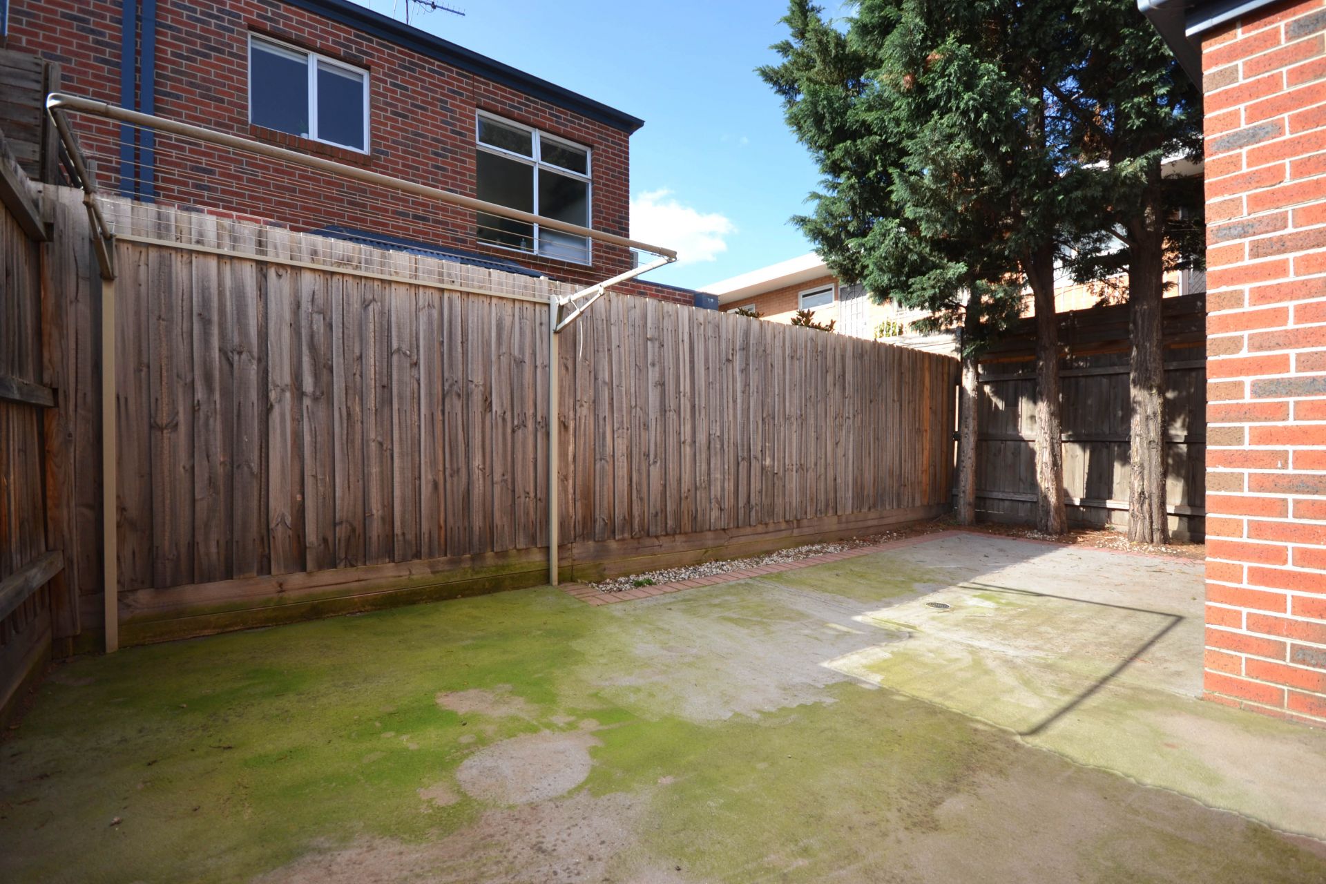 TOP TOWNHOUSE IN TRENDY THORNBURY