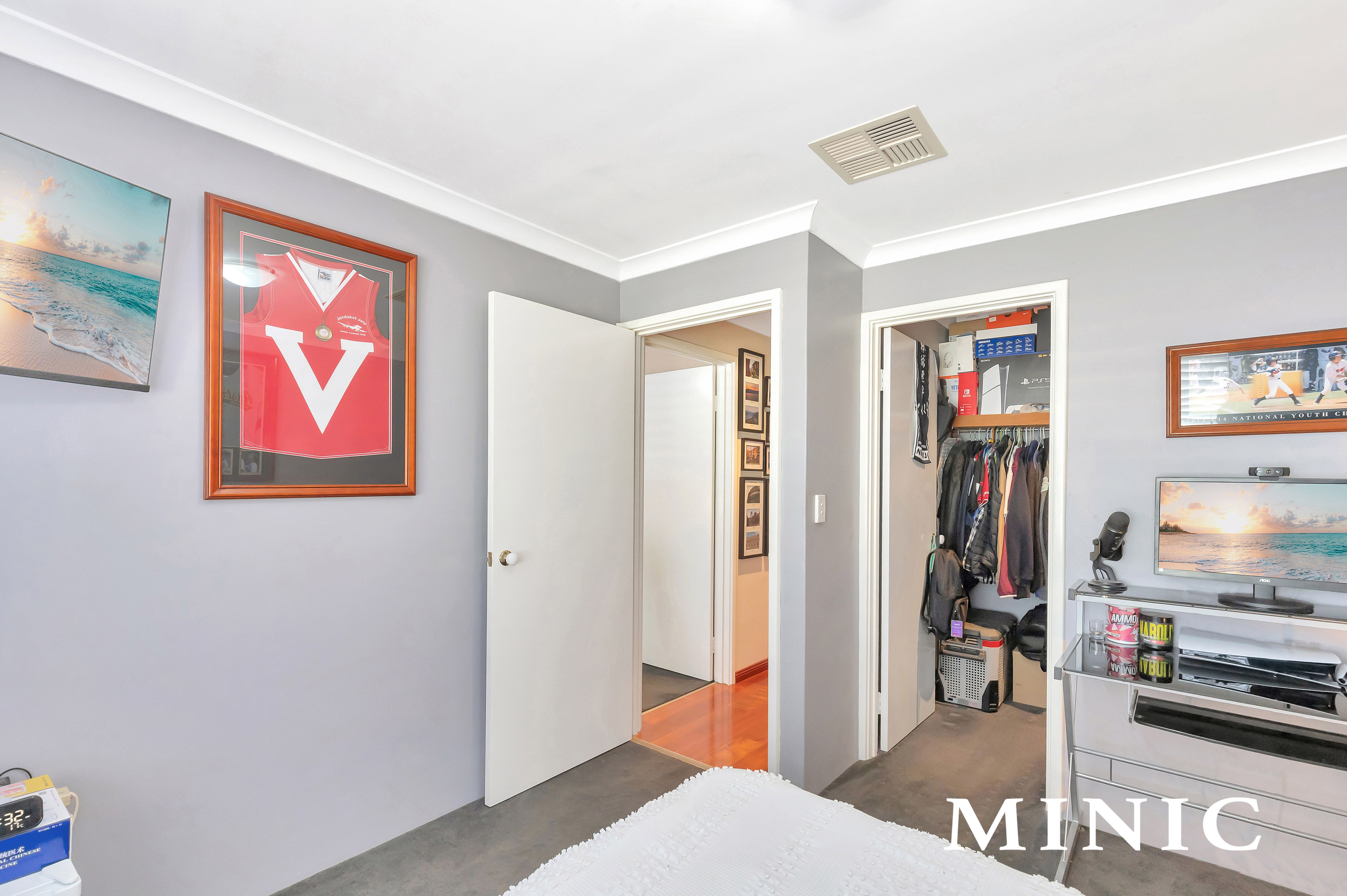 34 Charm Way, Atwell