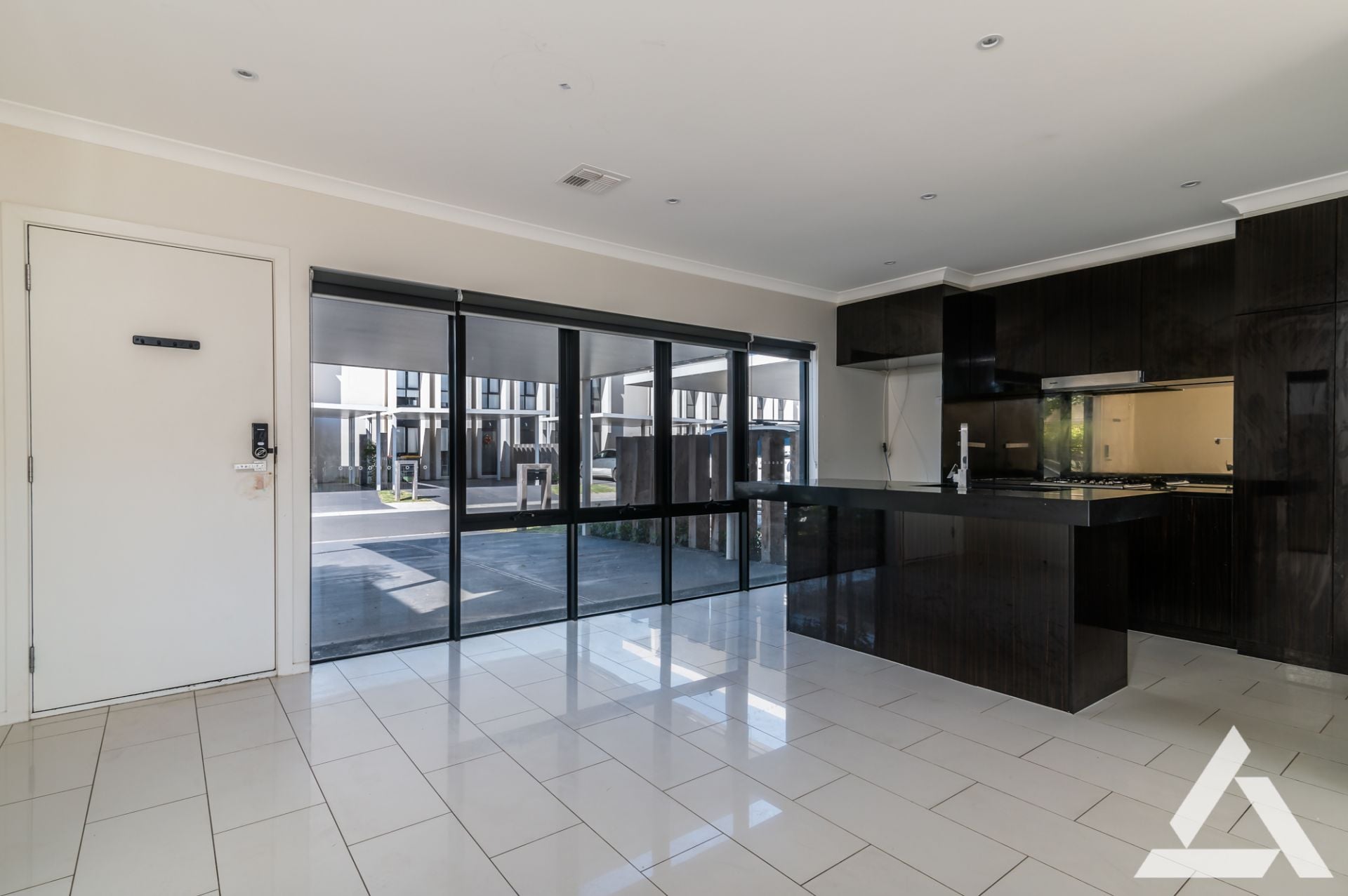 10 Amaryn Court Springvale, Springvale - Thumbnail 2