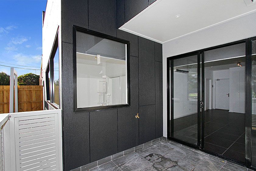 RESERVOIR'S FINEST - 'As new' living of the highest quality!