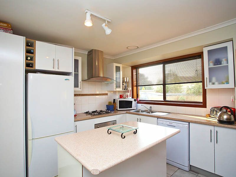 37 Hoddle Way, Altona Meadows - Thumbnail 3