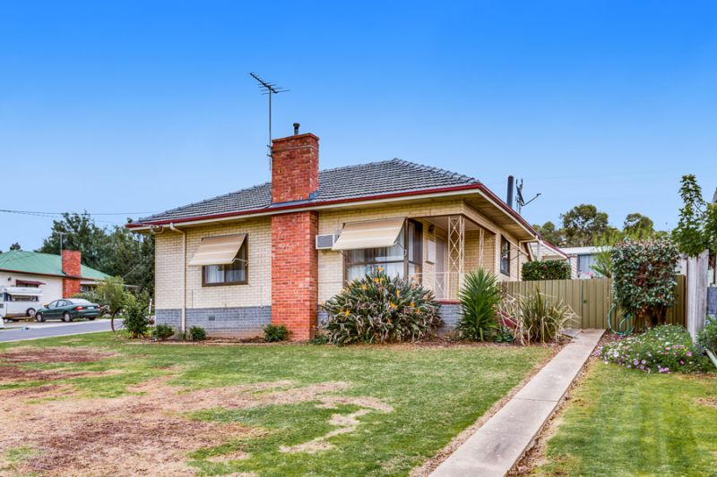 17 Queens Crescent, Bacchus Marsh - Thumbnail 2