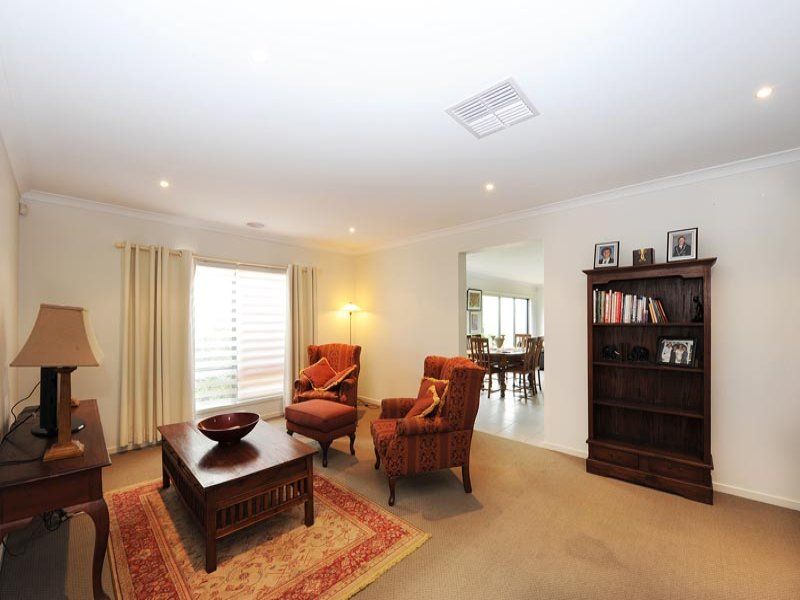2 Brownlow Drive, Point Cook - Thumbnail 3