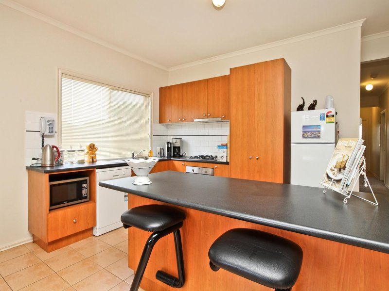 19 Streeton Avenue, Caroline Springs - Thumbnail 5