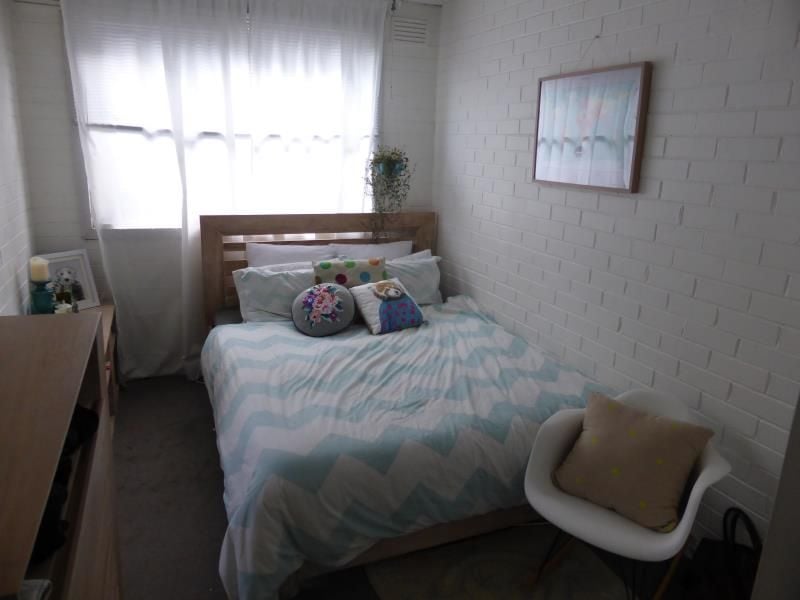 Refurbished Apartment In The  Heart of Thornbury!