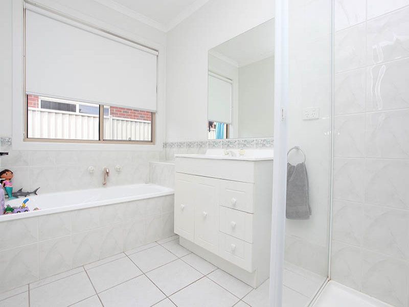 75 The Parkway, Caroline Springs - Thumbnail 7