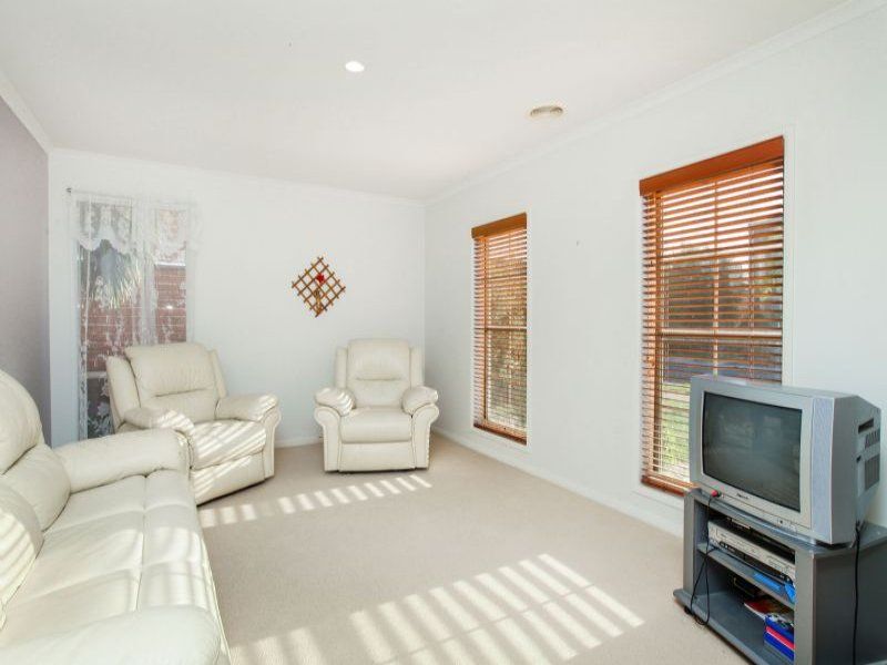 3 Lake Eyre Place, Caroline Springs - Thumbnail 6