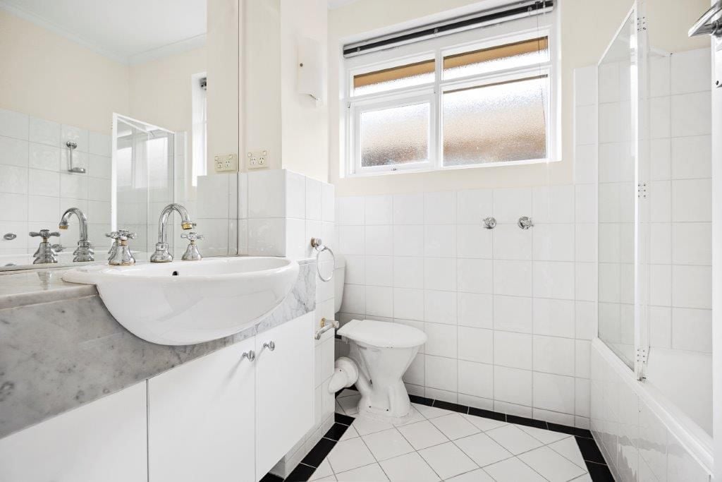 ****Super spacious 1 bedroom apartment**