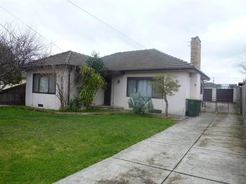 GREAT FAMILY HOME IN PERFECT LOCATION!