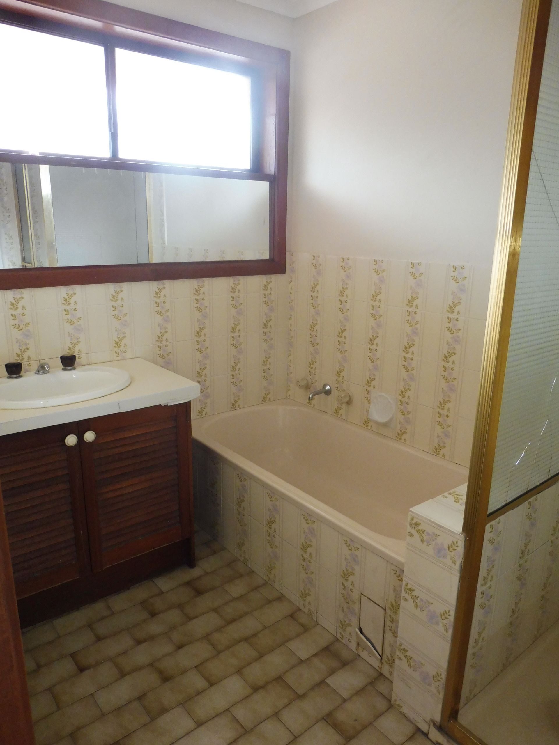 2 BEDROOM UNIT IN FANTASTIC LOCATION