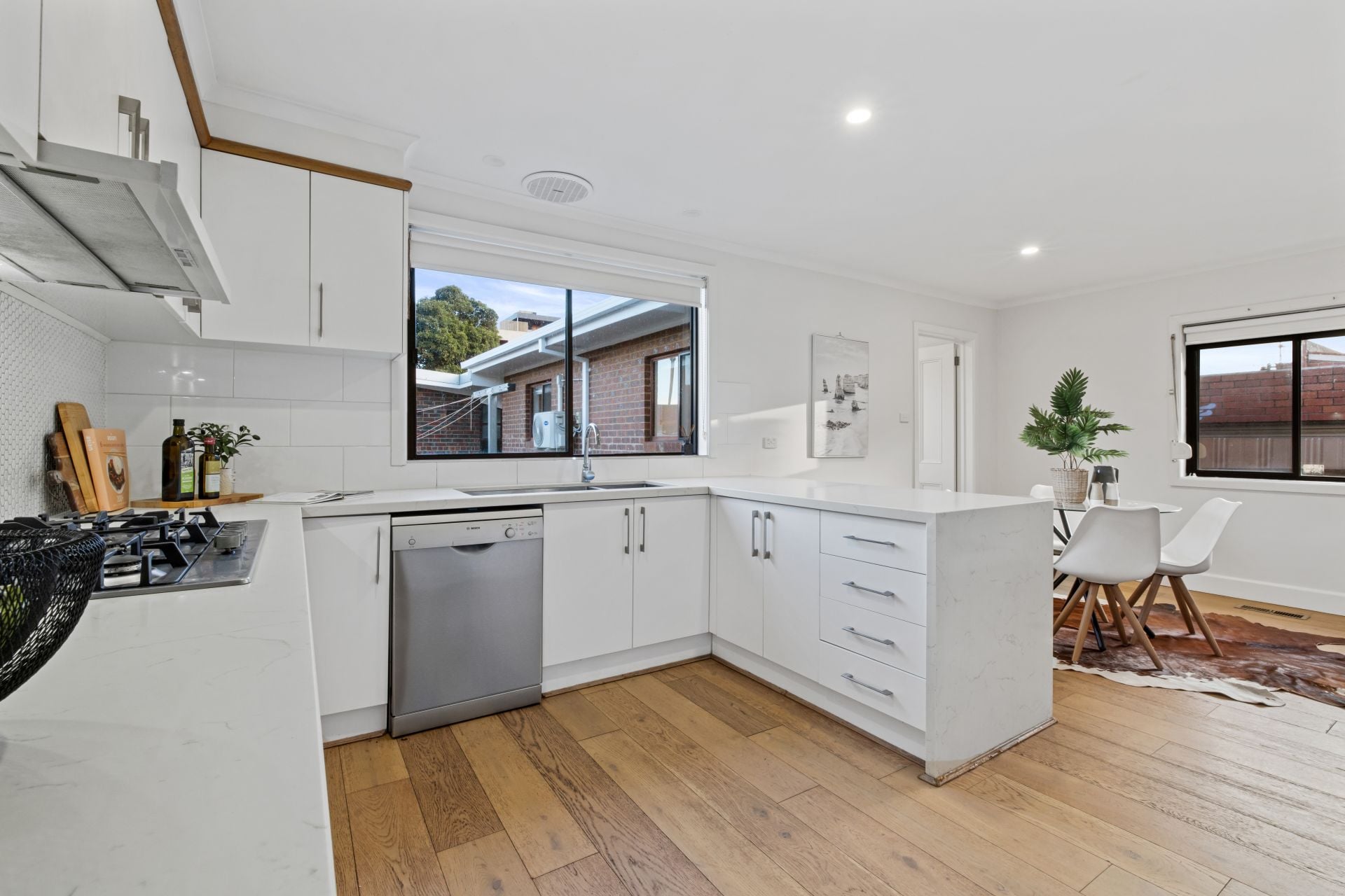 Central Position, Full Of Charm