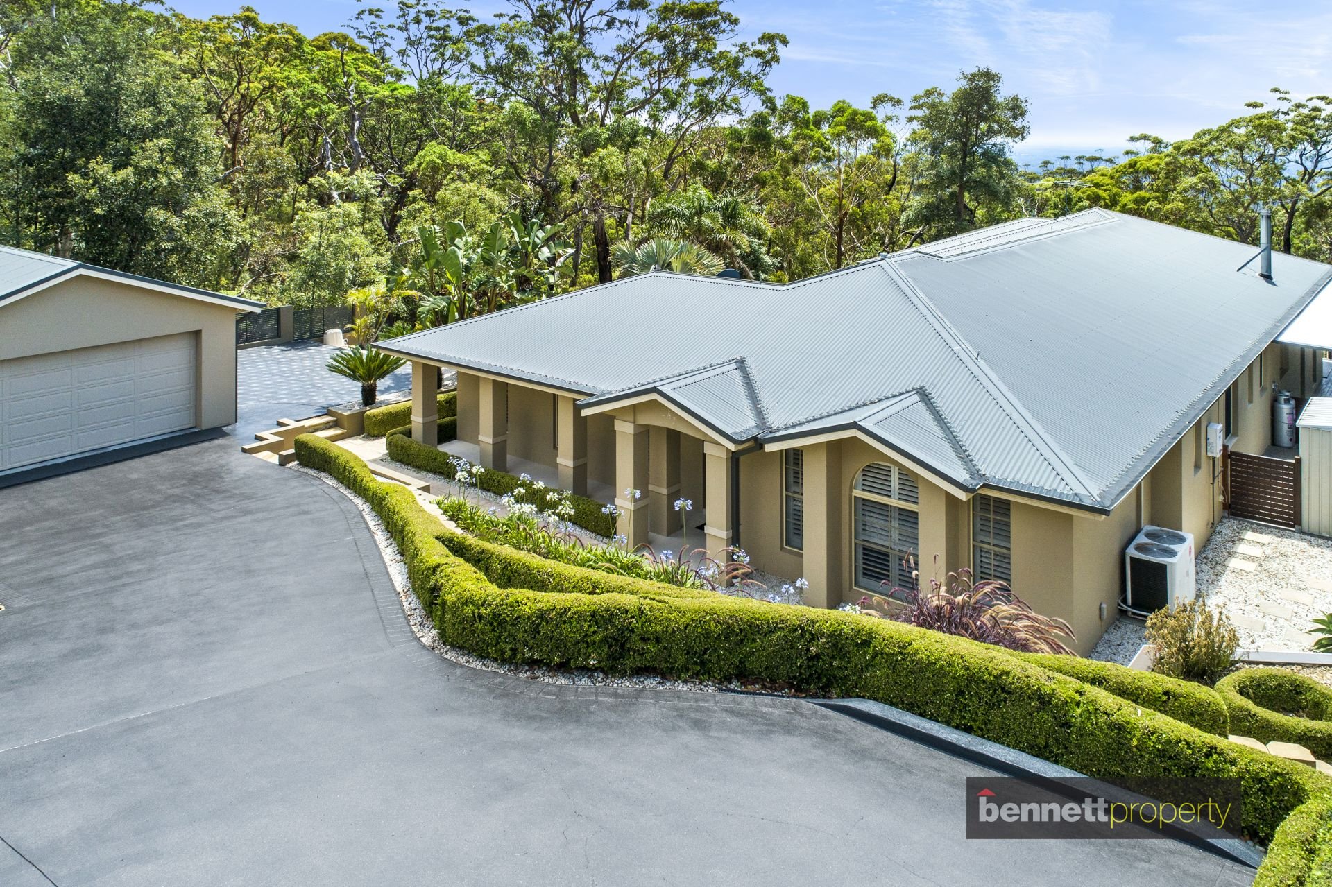 345 Lieutenant Bowen Drive, Bowen Mountain Property
