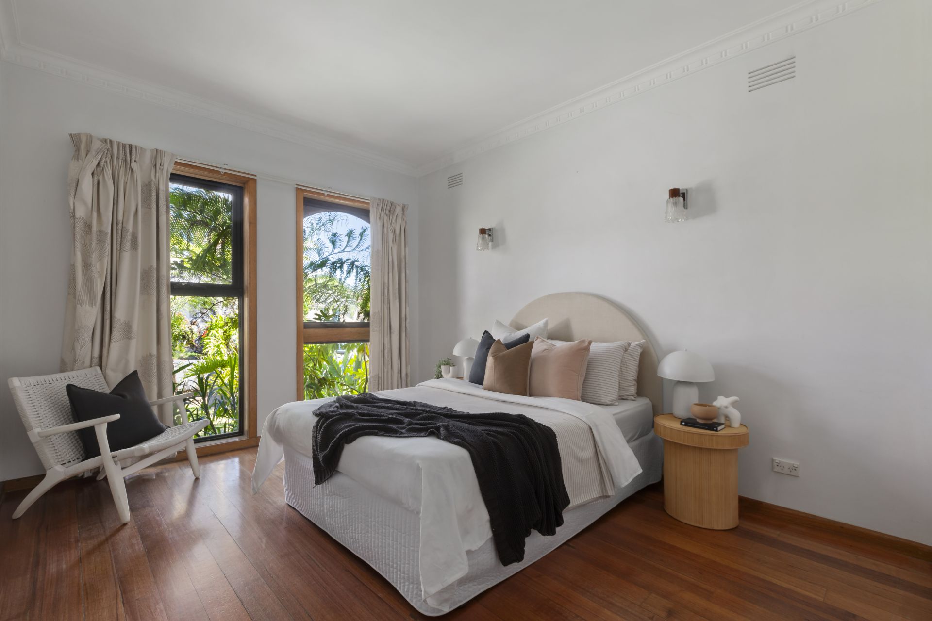 Spacious Three-Bedroom Haven: Comfortable Living in Prime Location