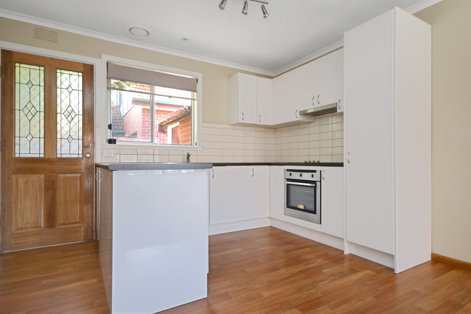 FULLY RENOVATED ONE BEDROOM