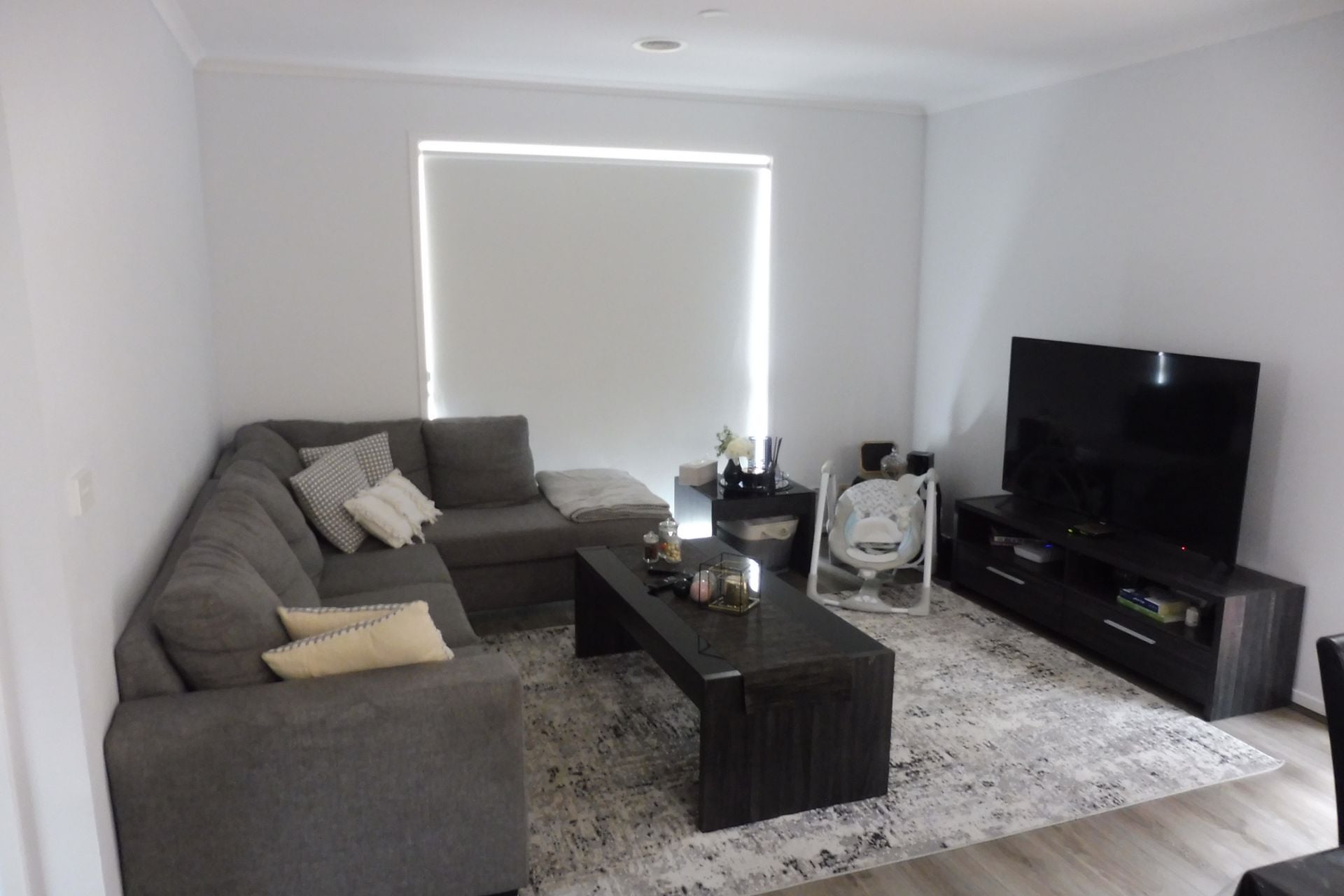 CLOSE TO LALOR SHOPS
