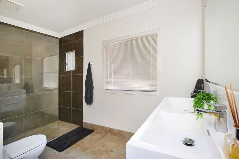 2 Woodchester Close Rosemount QLD, Rosemount - Thumbnail 7